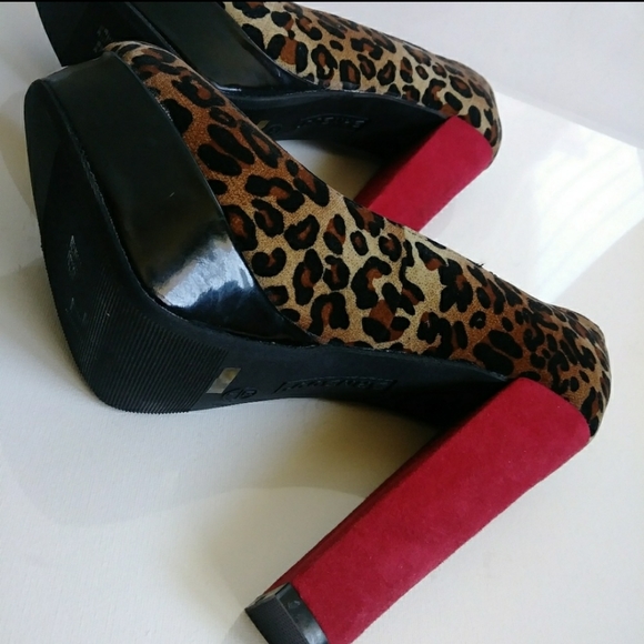 Bamboo Leopard Print Block Heels Size 7 - Picture 6 of 6